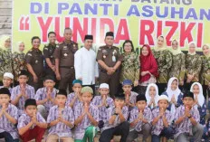 Ramadhan 1445 H, Kejari – IAD Palembang Datangi Panti Asuhan dan Sebar Paket Sembako