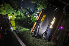 Aksi Cepat Layanan 110: Bus PO Anugerah Masuk Jurang di Lahat, Polisi Pacu Evakuasi Dini Hari