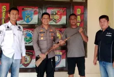 Sukarela, Warga Serahkan Senjata Api Ilegal ke Polsek Masuji