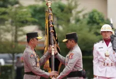 Farewell Parade Polda Sumsel, Irjen Andi Rian Resmi Serahkan Kepemimpinan ke Irjen Sandi Nugroho