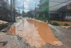 Jalan Menuju Puskesmas Sungai Lilin Rusak Parah, Warga Keluhkan Genangan dan Lubang
