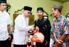 Warga Desa Gajah Mati Tumpah Ruah Sambut Kedatangan Pj Bupati Apriyadi