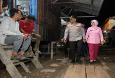 Kapolda Sumsel Gelar Baksos dan Salurkan Solar Cell untuk Masyarakat Pesisir Sungai Musi