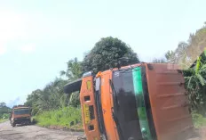 Truk Tangki CPO Terguling di Sanga Desa, Sopir Diduga Mengantuk
