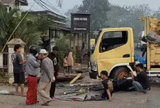Mengantuk di Kemudi, Kecelakaan Beruntun Libatkan Tiga Truk di Jalintim Palembang-Betung