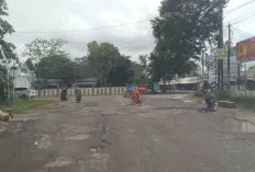 Waspada! Jebakan di Jalan Depan Pasar Randik Sekayu Bahayakan Pengendara