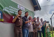 Gandeng Baznas, Kejari Ogan Ilir Bedah Rumah Nike Ardila Pegawai Honorer di Kejari