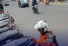 Ini Penyebab Motor Parkir Sembarangan di Trotoar Jalan POM IX Palembang 