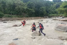 Pelajar SMK Diduga Hanyut, Tim SAR Terus Lakukan Pencarian di Sekitar Air Terjun 