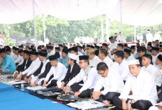Semangat Kurban dan Silaturahmi Menggema di Griya Agung: Gubernur Pimpin Shalat Idul Adha Berjamaah