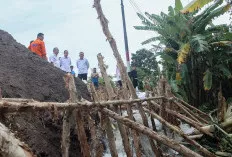 Sekda Muba Apriyadi Sambangi Pengungsi Banjir, Pastikan Terfasilitasi dengan Baik