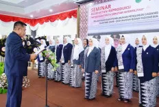 Lantik Pengurus IBI, Bupati Tegaskan Peran Bidan Jadi Garda Depan Turunkan Stunting