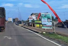 Jelang Pencoblosan, Alat Peraga Kampanye Masih Banyak Terpasang di Kecamatan Sungai Lilin