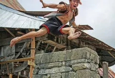 Tradisi Loncat Batu Nias, Simbol Jati Diri Lelaki dan Warisan Budaya Nusantara
