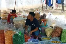 Jelang Idul Adha 1445 H, Penjual Kue Kering di Muba Mulai Bermunculan