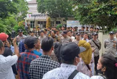 Kantor Bawaslu Didatangi Ratusan Massa, Ada Apa Ya?