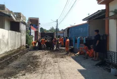 Hari Lingkungan Hidup Sedunia, Warga VBS Blok D Bersama DLH Muba Bersihkan Lingkungan 