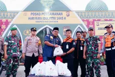 Tinjau Pos Pengamanan Lebaran, Forkopimcam Bayung Lencir Bukber dan Serahkan Bingkisan ke Petugas