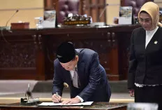 Ketua DPRD dan Pj Gubernur Sumsel Tandatangani Perda Pertanggungjawaban APBD 2023