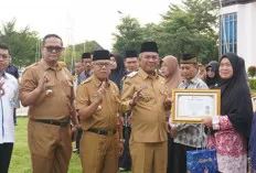 Wakil Bupati Musi Rawas Pimpin Apel Perdana, Serahkan Santunan dan Penghargaan untuk ASN  
