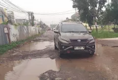 Warga Tegal Binangun Harapkan Perbaikan Jalan Secara Menyeluruh 