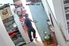 Terekam CCTV, Maling Gondol HP dan Dompet Pemilik Toko Mie ABA di Palembang