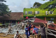 Angin Kencang Terjang Ponpes di Musi Rawas, Atap Bangunan Hancur  