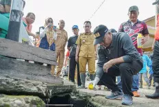 Minimalisir Kasus DBD, Dinkes Muba Sebar Bubuk Abate ke Warga