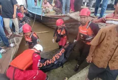 TIM SAR Gabungan Akhirnya Evakuasi Bocah 11 Tahun Tenggelam, Ditemukan Dibawah Rumah Makan Terapung 