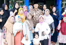 Bantu Umak Dicairkan, Pj Bupati Apriyadi Buat Emak-emak Sumringah Saat Bulan Puasa
