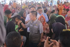 Pj Walikota Ratu Dewa Santuni Ratusan Wali Murid di Kertapati