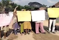 Puluhan Emak-Emak Demo di Jalan Timbunan PT GMP, Tuntut Kejelasan Dampak Debu dan Kebisingan