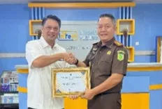 Kejari Lahat Terima Penghargaan dari KPPN 