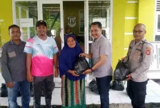 Jumat Berkah, Polsek Sanga Desa Membagikan Sembako kepada Masyarakat