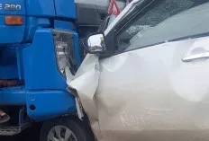Viral! Travel Angkut Tas Jemaah Umroh Tabrakan dengan Fuso