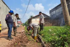 Kembali Lanjutkan Gotong Royong, Bersihkan Lingkungan Dibelakang Pasar Sungai Lilin