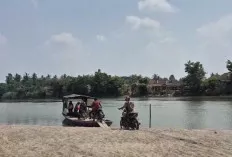 Ratusan Tahun Menanti Jembatan, Warga Desa Karang Negara Masih Bergantung pada Perahu Ketek