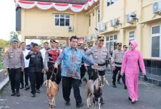 Kapolres OKI Lepas Ipda Dobri dan Dua Pamen Purna Tugas, Hadiahkan Kambing sebagai Tali Asih