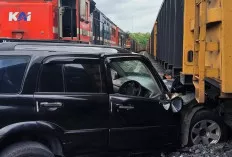 Mobil Suzuki Escudo Tabrak Kereta Babaranjang di Baturaja, Pengemudi Baru Belajar Nyetir  