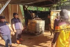 Petugas Gabungan Bongkar Gudang BBM Ilegal, Disini Lokasinya!