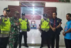 Buat Rasa Nyaman, Personil Polsek Lalan Lakukan Pengamanan di Gereja GPIB Desa Mekar Jadi 