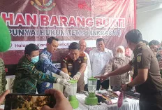 Kejari OKI Blender Sabu dan Potong Senpi Barang Bukti Perkara Inkracht