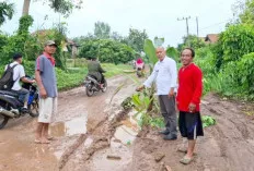 Dengarkan Keluhan Warga, Dewan Ogan Ilir Minta Perbaikan Jalan Penghubung di Muara Kuang