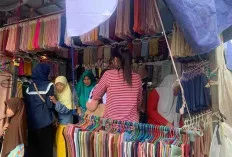 Jelang Hari Raya Idul Fitri 1445 H, Pedagang Baju Anak Raup Keuntungan 