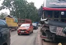  Bus NPM Tabrak Trailer di Jalintim Banyuasin, Kemacetan Mengular hingga 8 Kilometer