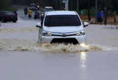 Mobil Matic, Jangan Lama-Lama Melintas di Genangan Air yang Dalam!