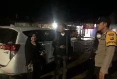 Salut, Tengah Malam, Gerak Cepat Anggota Polsek BTS Ulu Bantu Pemudik Pecah Ban