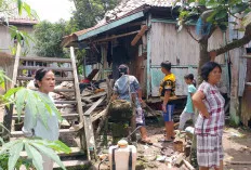 Rumah Panggung di Ogan Ilir Roboh Diterjang Angin Kencang