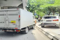 Tabrakan Beruntun di Palembang, Mobil Outlander Naik Trotoar  