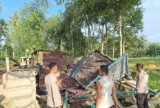 Rumah Petani di Ogan Ilir Roboh Dini Hari, Satu Keluarga Selamat